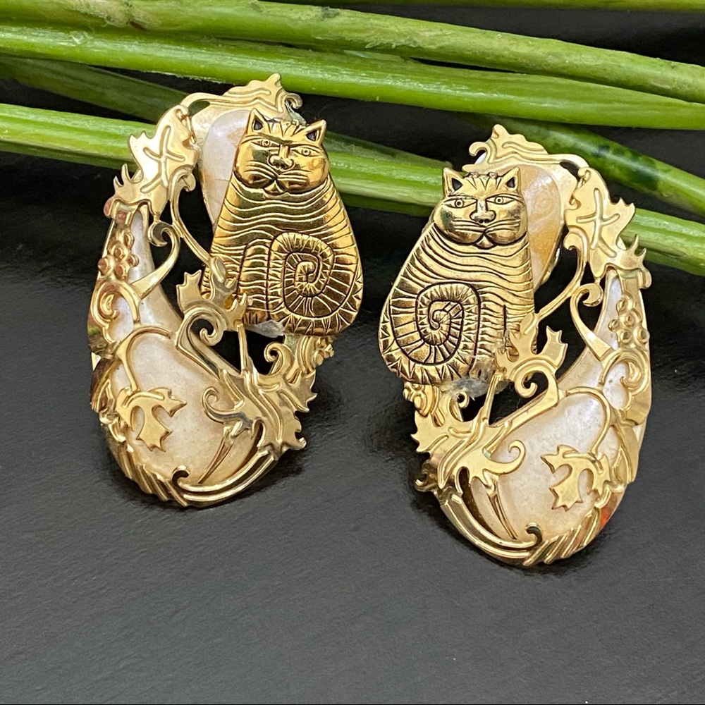 Rare Vintage EDGAR BEREBI Signed Gold-tone Cat Mother Of Pearl Clip On Earrings
